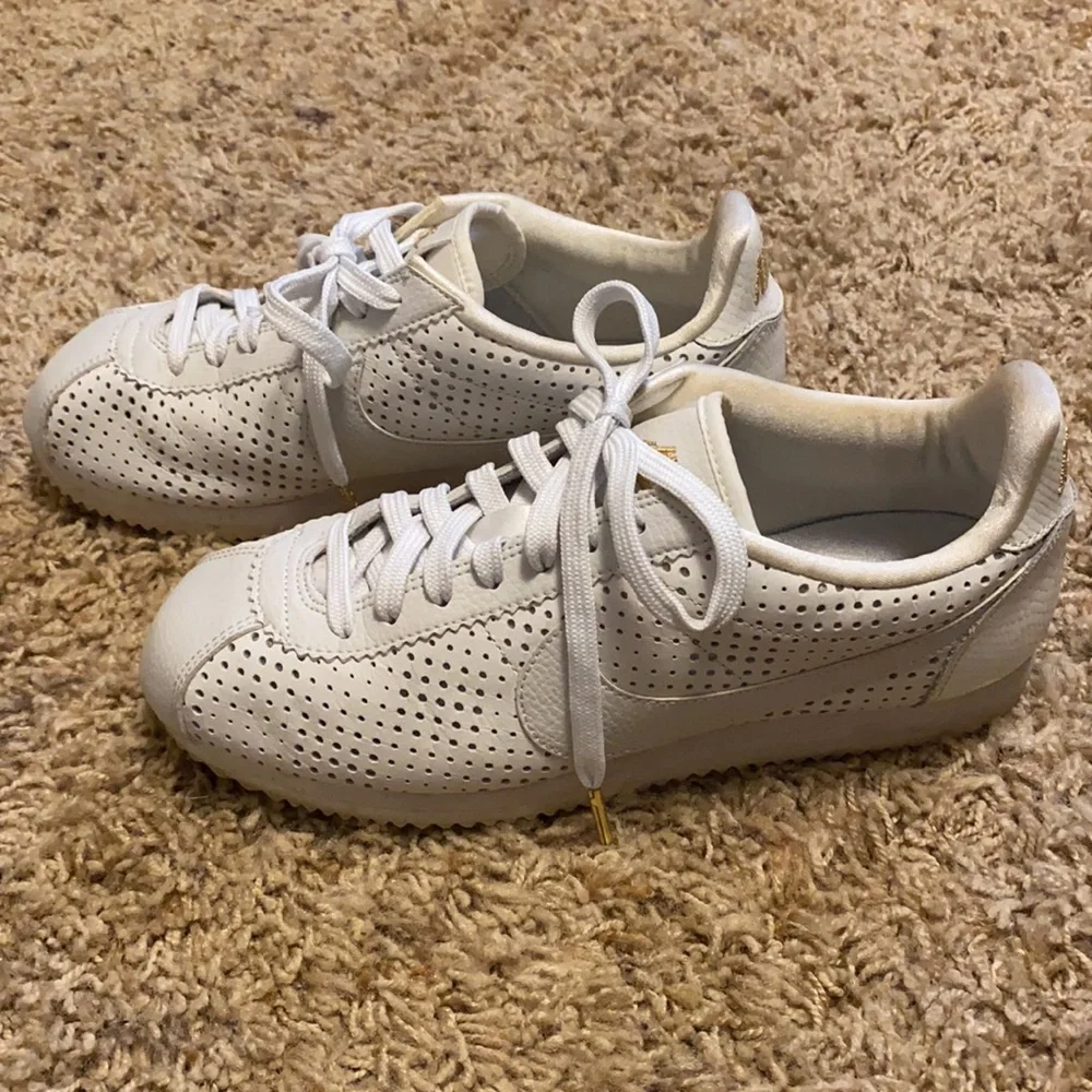 Nikes - Picture 2 of 4